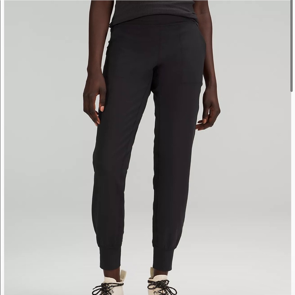 NWT lululemon Black Align Jogger size 4